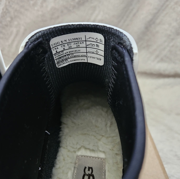 UGG Droplet Boots - Picture 6 of 8